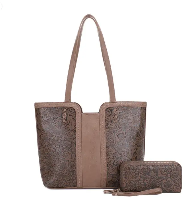 JESSIE & JAMES CASSIDY CONCEALED CARRY TOTE BAG W MATCHING WALLET 11.75 H X 12.5 W X 5.5. D TAUPE